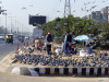 in Delhi normal: Fütterungszeit für die Tauben
