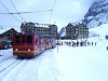 Alpentourismus - Hotels, Bergbahn und Wintersportler auf der Kleinen Scheidegg (CH).jpg