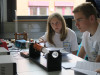 Caitlin und Dennis bei der Bestimmung der Magnetfeldstärke