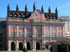 Gotische Fassade und barocker Vorbau des Rostocker Rathauses.jpg