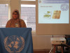Eine Vertreterin der NGOs spricht zur UN-Vollversammlung.